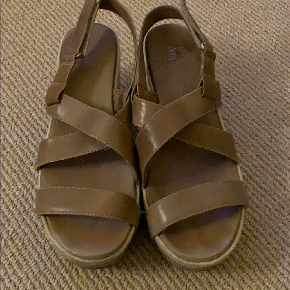 Antelope tan sandals  great for fall